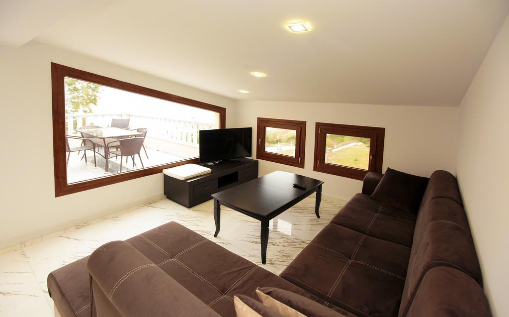 Kinira Beach Hotel מראה חיצוני תמונה